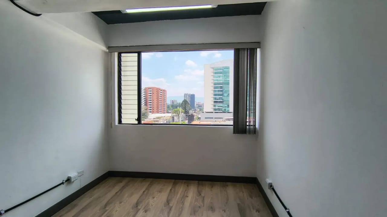 Rento / Vendo Oficina Z.10 Edificio Plaza Buro — Oficina en Alquiler en Plaza Buró, Zona 10, Guatemala, Ciudad — foto 5 de 6