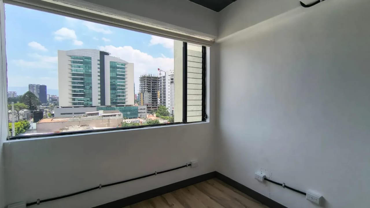 Rento / Vendo Oficina Z.10 Edificio Plaza Buro — Oficina en Alquiler en Plaza Buró, Zona 10, Guatemala, Ciudad — foto 4 de 6